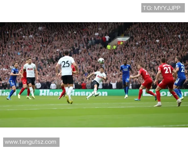 足球明星高清美工图片欣赏让你感受绿茵场上的魅力与激情 足球明星高清美工图片欣赏让你感受绿茵场上的魅力与激情