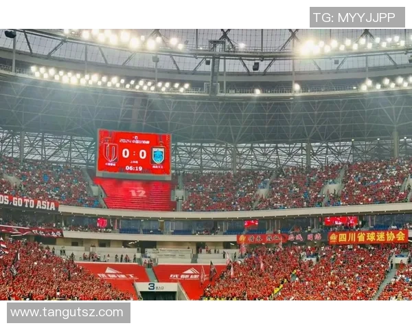 足球明星提问图片大全展示球迷互动瞬间与明星风采的精彩合集