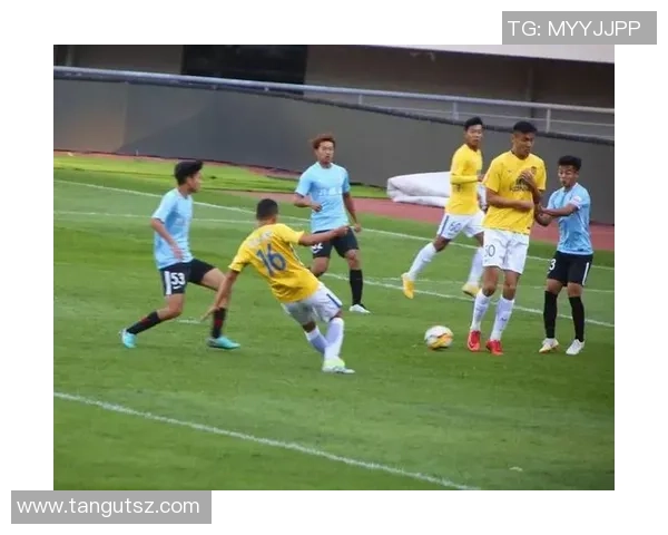 南京足球队在邀请赛中以61分稳居积分榜首位展现强大实力 南京足球队在邀请赛中以61分稳居积分榜首位展现强大实力